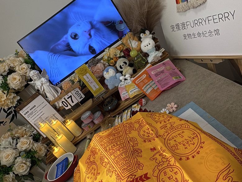宠物骨灰罐与纪念品